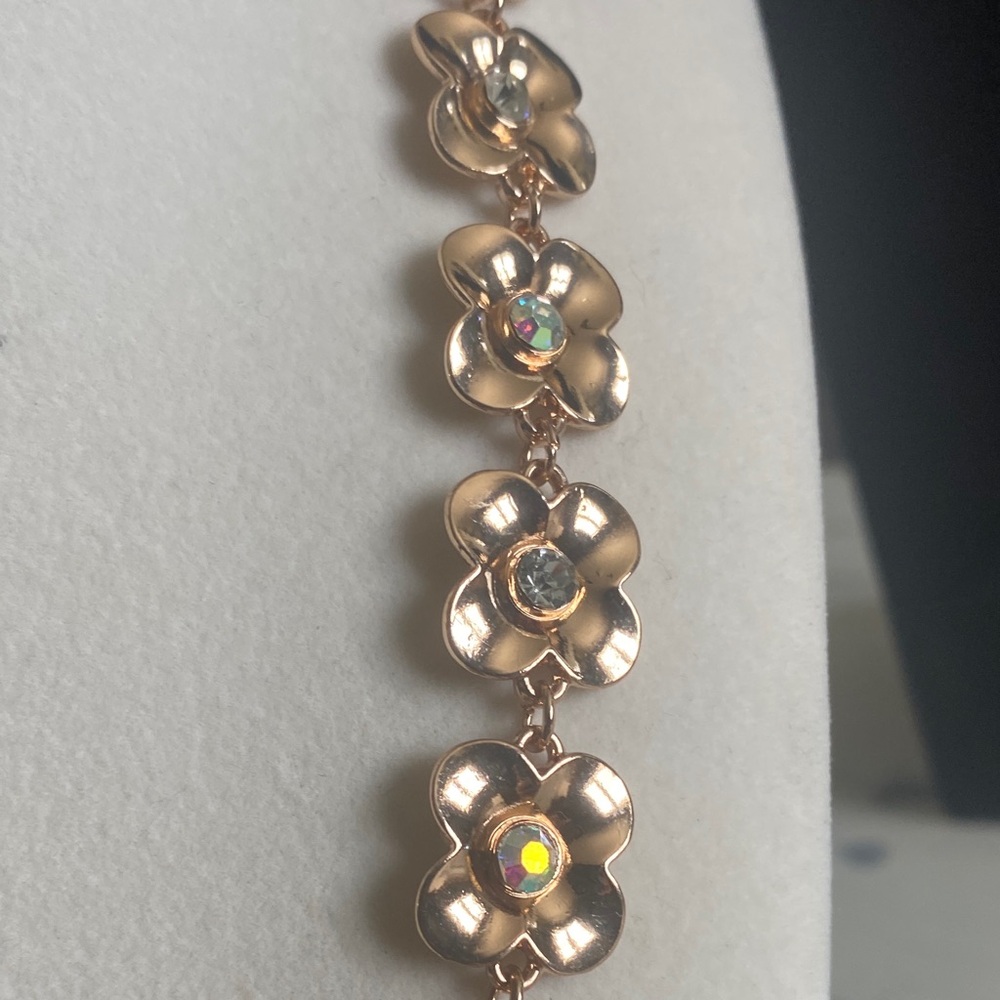 Vintage AB Gold Flower Necklace - Picture 4 of 9